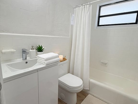 4th image of 1041 NW 30th St #1-1-2