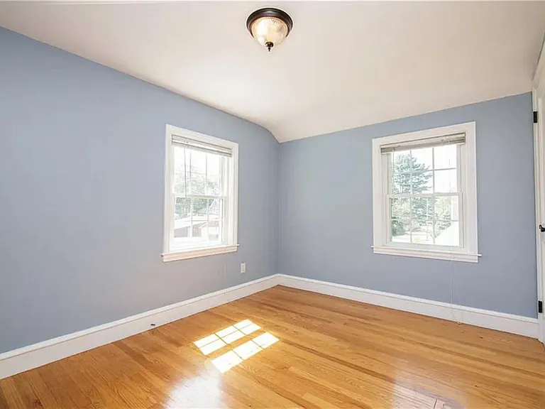 81 Mayflower Dr — Photo 20