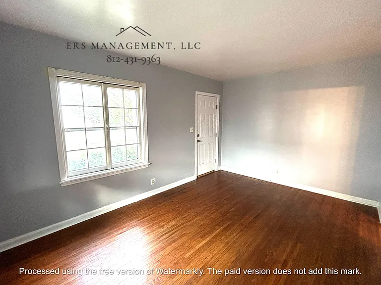 1019 E Columbia St — Photo 3