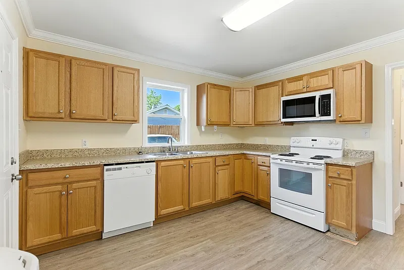 1 bed, 1.0 bath, $1,025 — Photo 4