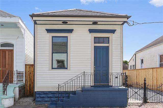 1st image of 633 Harmony St