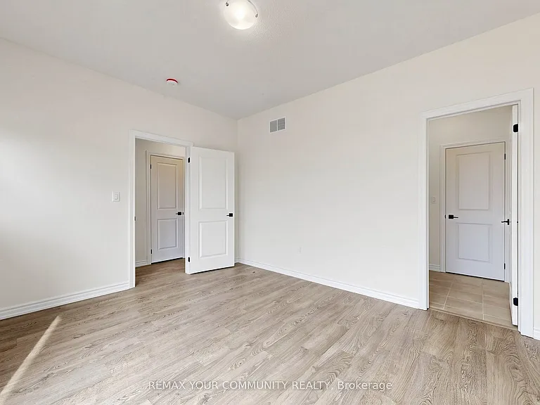 105 Halldorson Ave — Photo 27
