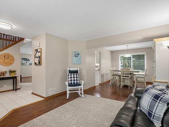 3rd image of 832 Fox Chase Dr