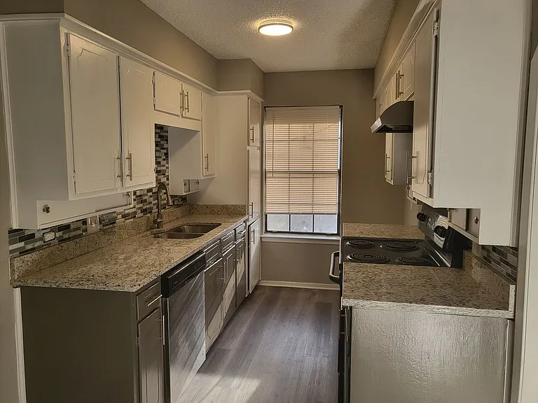 3736 Cibolo Dr — Photo 2