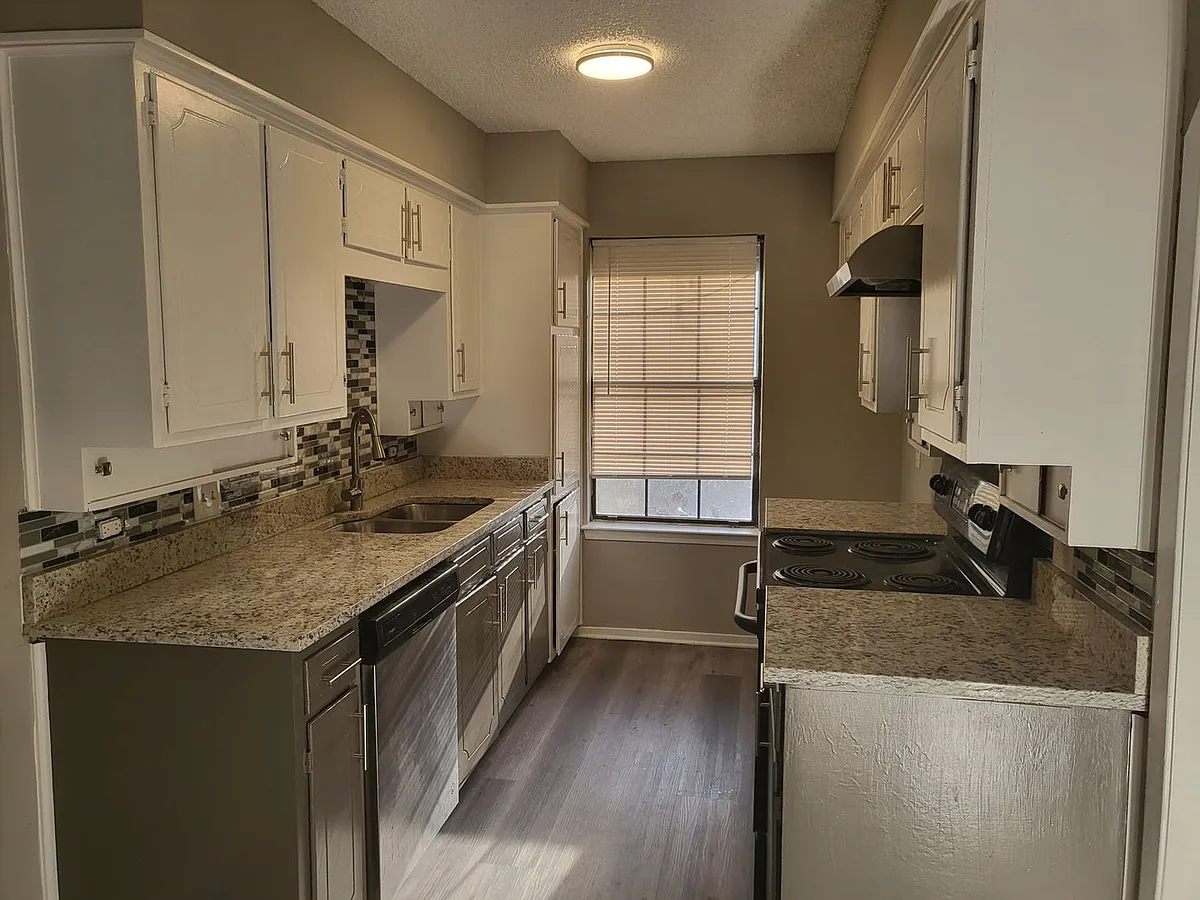 Building Photo - 3736 Cibolo Dr