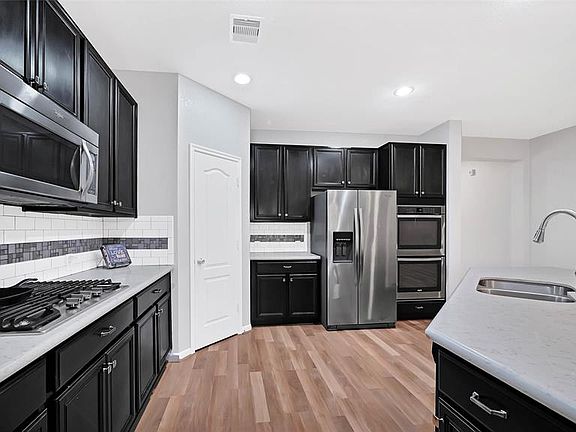 4th image of 3224 Laurel Bend Ln