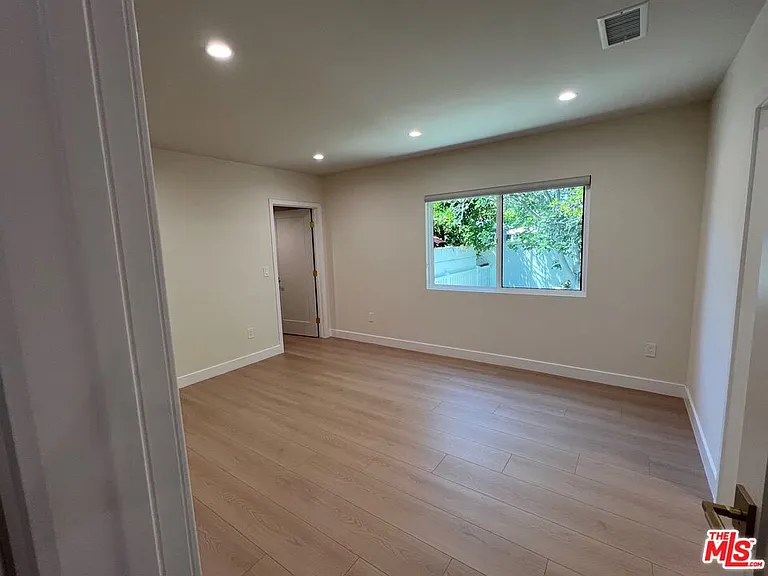 13338 Magnolia Blvd — Photo 42