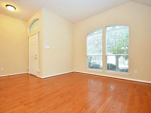 5th image of 25906 Chapman Falls Dr