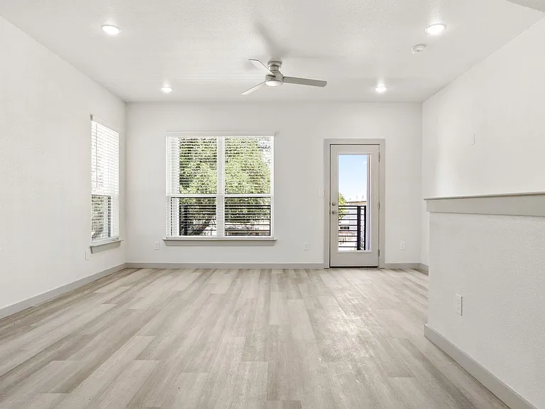 2702 Lubbock Ave — Photo 3