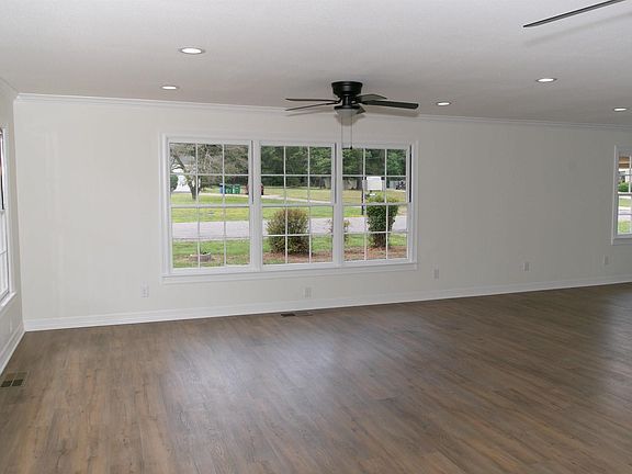 4th image of 3501 Eastmoor Dr