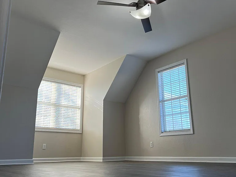 7707 Wyndham Cir — Photo 31