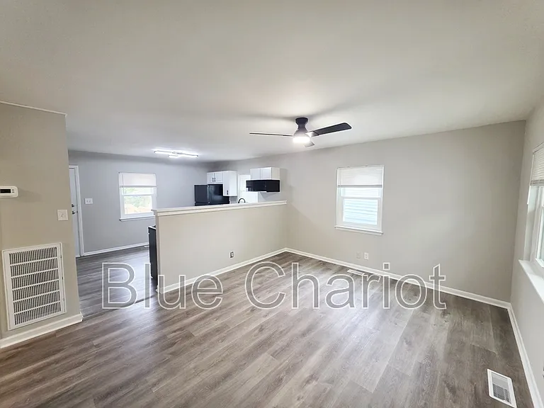 837 Waring St — Photo 7