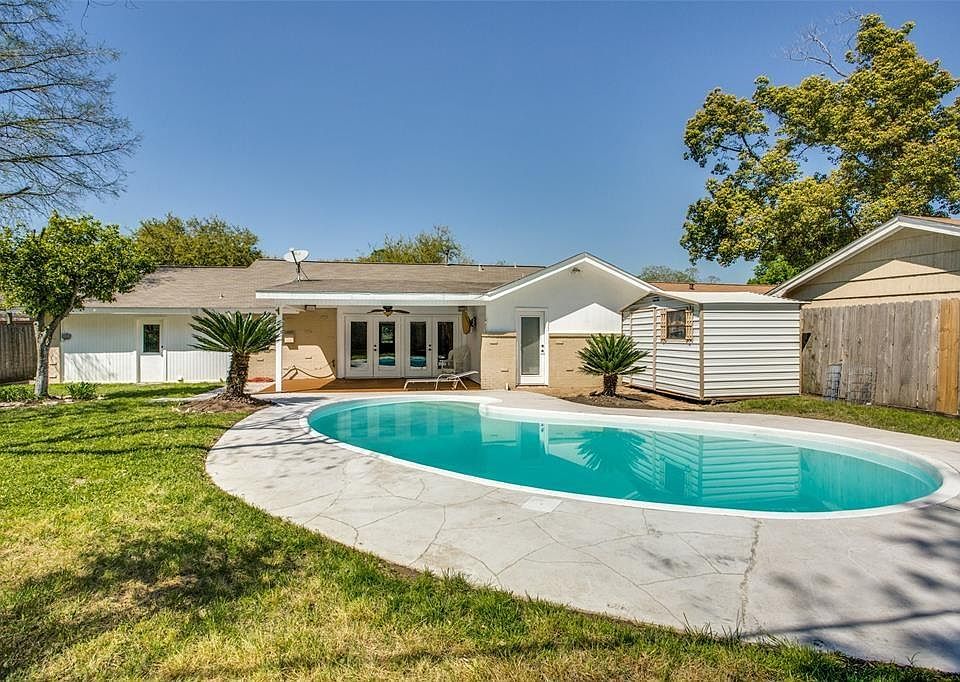 1st image of 4835 Stillbrooke Dr