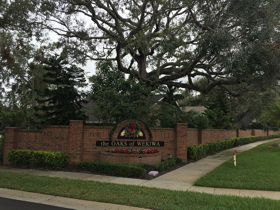 Entrance to Oaks of Wekiva