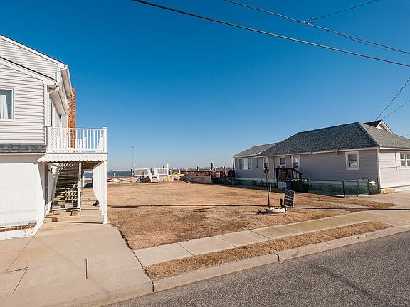 3rd image of 733 W Poplar Ave