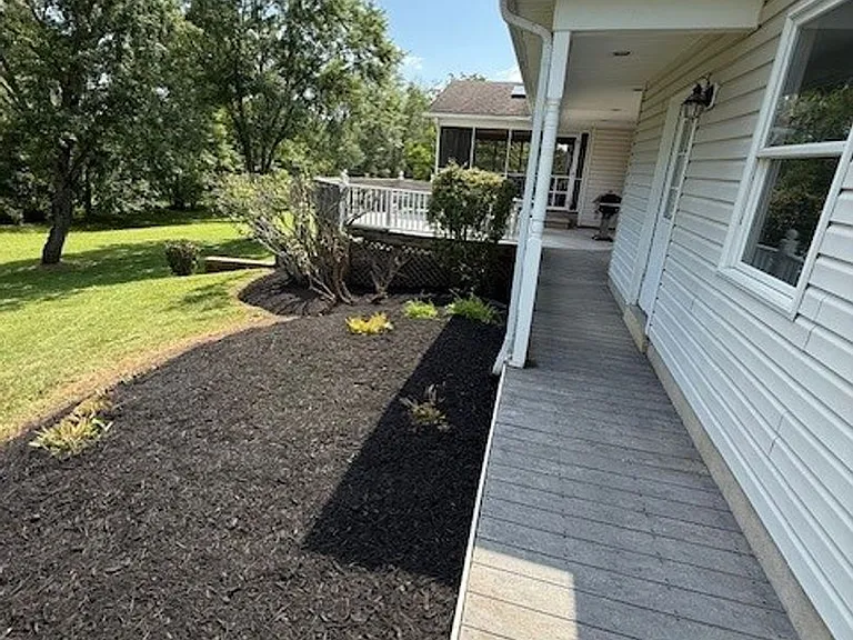 331 Lakeside Dr — Photo 5
