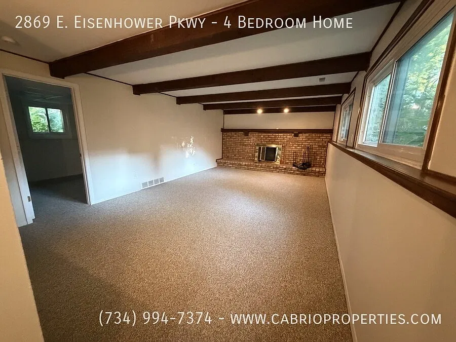 2869 E. Eisenhower Pkwy 4 Bedroom Home — Photo 4