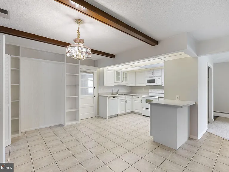 8005 Woodholme Cir — Photo 11