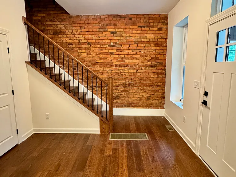 1321 Forsythe Ave — Photo 3
