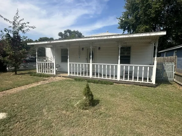 1002 E State St, Charleston, MO 63834