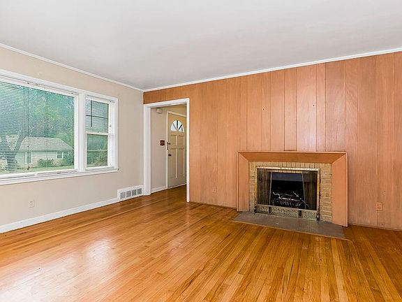 3rd image of 109-111 W 73rd St