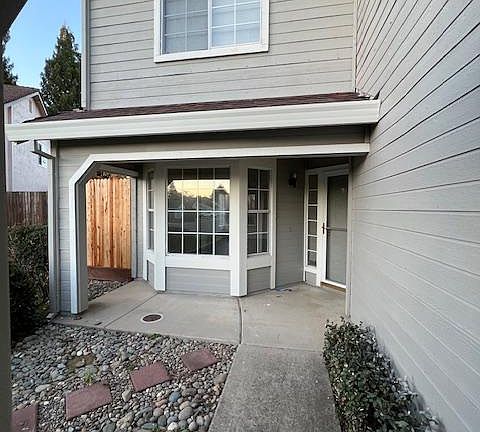 3rd image of 1110 Main Sail Cir