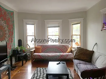 4 bed, 1.0 bath, $4,800 — Photo 2