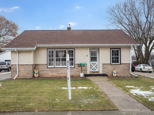 120 Dewey St, Brillion, WI 54110