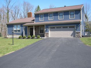 122 Pine Ridge Dr, Newark, NY 14513