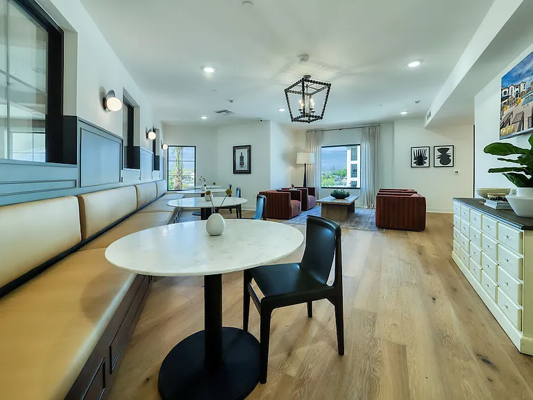 The Riley — Photo 14
