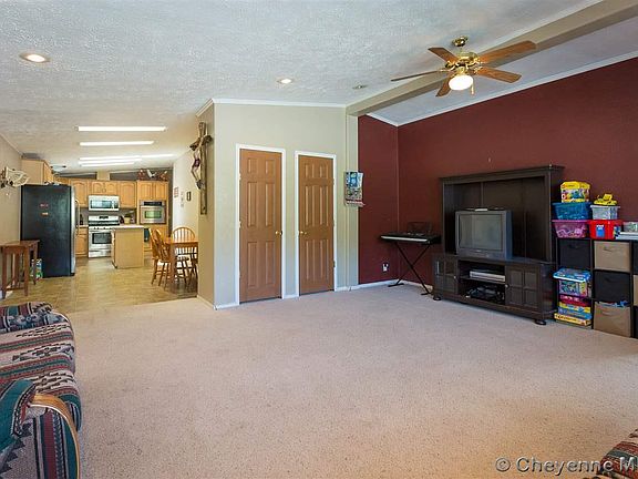 3rd image of 909 Stoetzel Ave