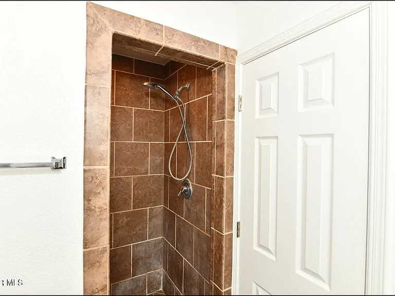 1591 Hartsdale Dr #B — Photo 18