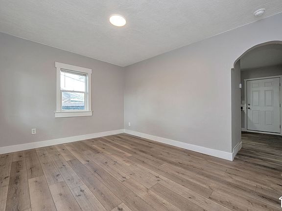 5th image of 1541 S Navajo St