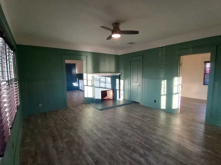 1026 E Washington Ave — Photo 2