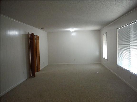 4th image of 6309 Chapman Dr