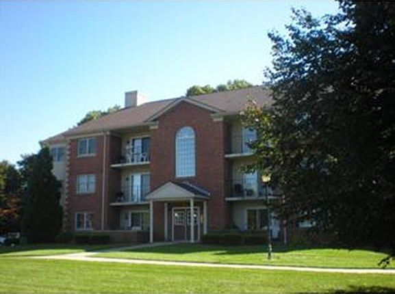 2nd image of 32 Maple Crest Cir APT C