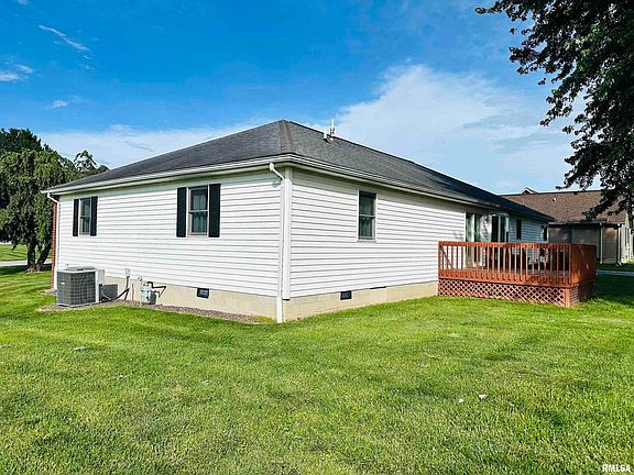 4th image of 1011 Applewood Ln