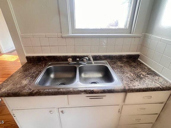 4th image of 712 Balfe St