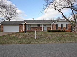 323 E Carson Ln, Mustang, OK 73064