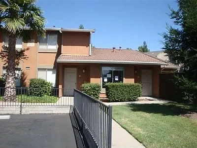 4028 Elmo Loop APT D photo 1