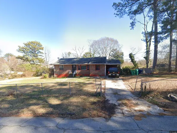 1067 N Parkwood Dr, Forest Park, GA 30297