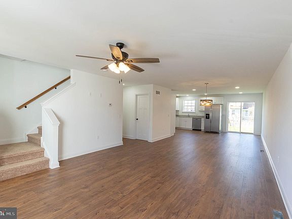 4th image of 101 E Lockwood St