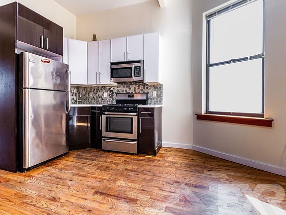 3rd image of 381 Metropolitan Ave #4X