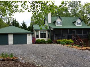 917 Quail Cove Cir, Warne, NC 28909