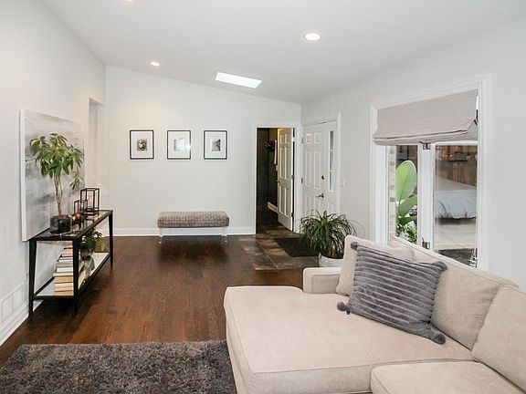 4th image of 595 Lyman Ave