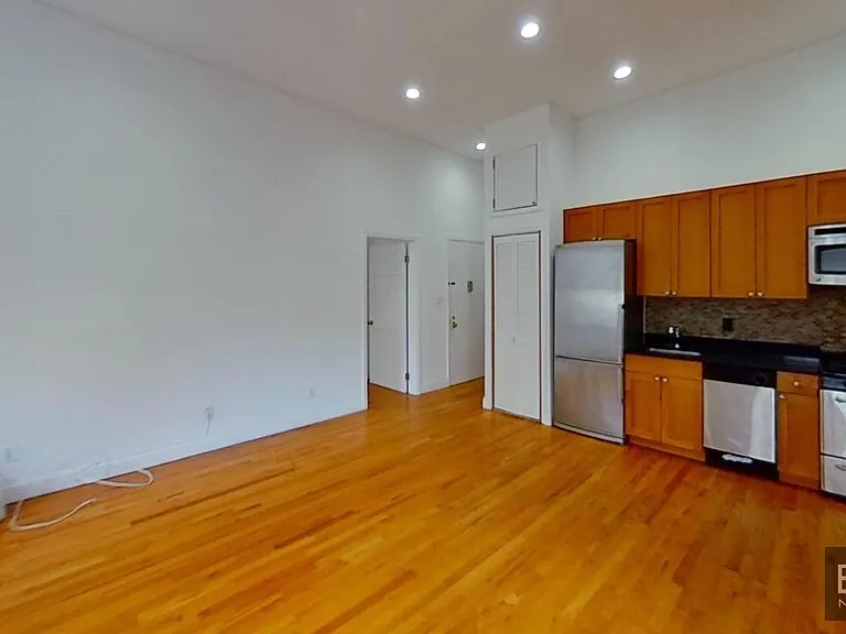 207 2nd Ave #3F — Photo 7