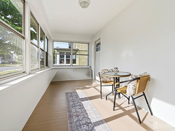5th image of 109 Atlantic Ave