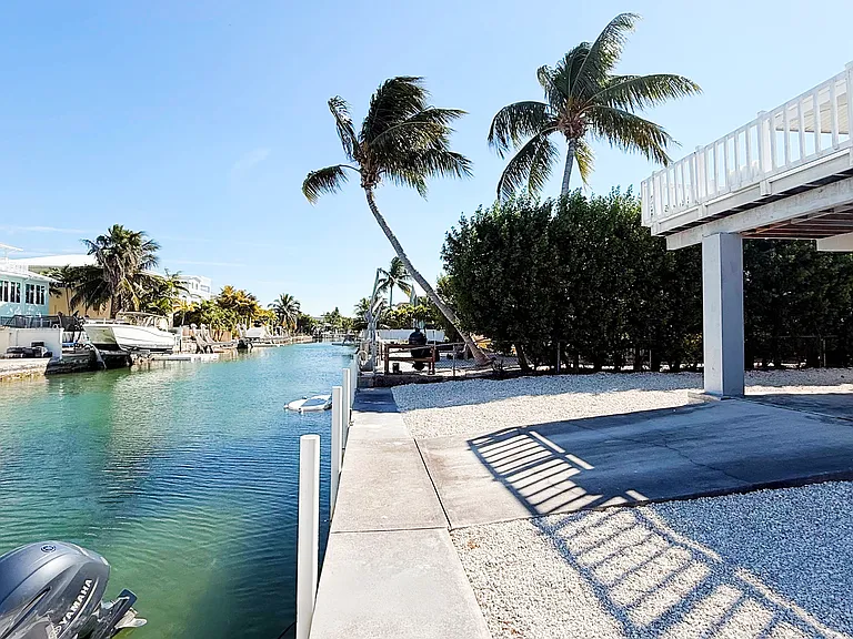 595 Caribbean Dr E — Photo 31