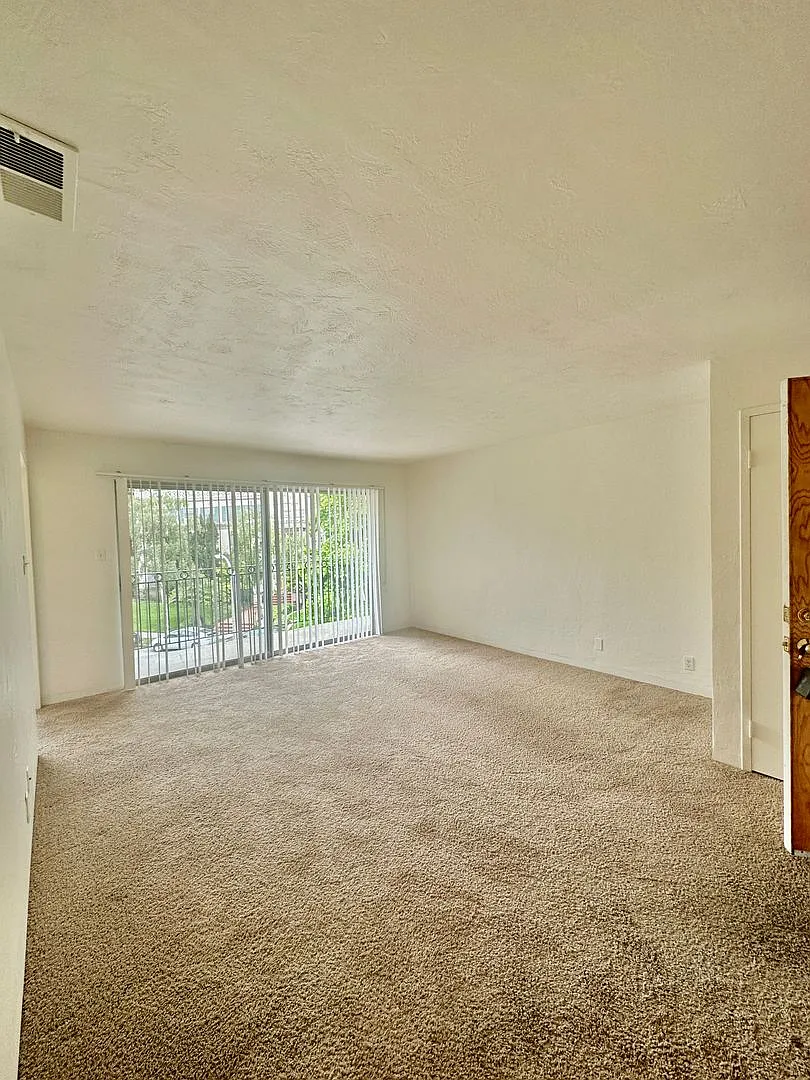 Building Photo - 1400 Floribunda Av.