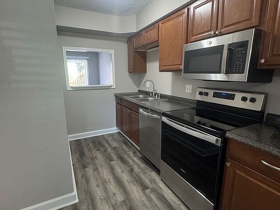 3rd image of 303 Haltiwanger Rd APT 14